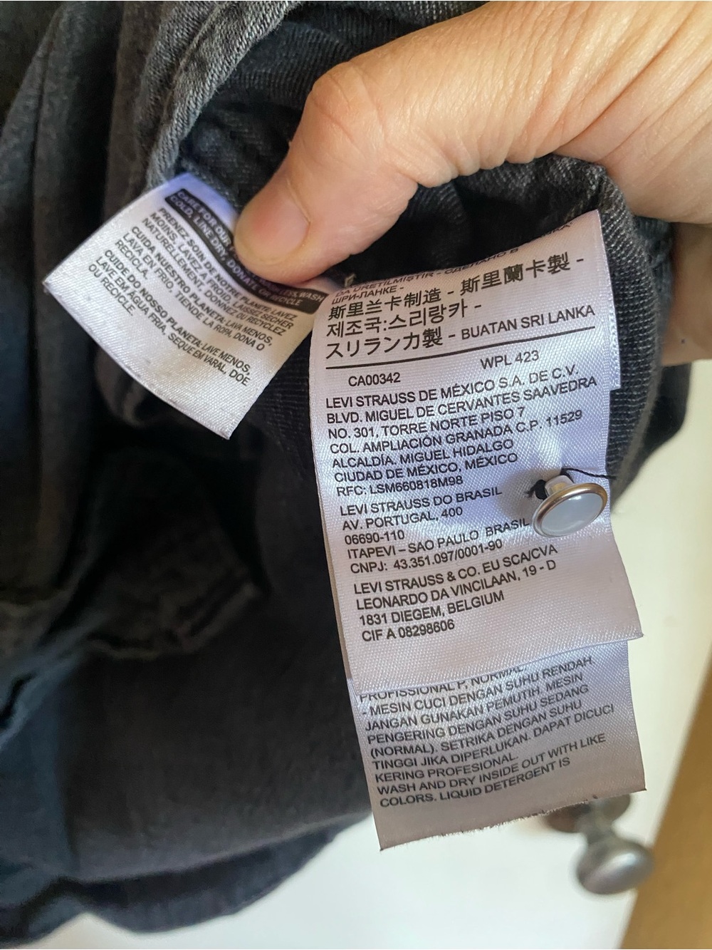 Levi's Black Wash Denim Button-Down Shirt - Picture 5 of 6
